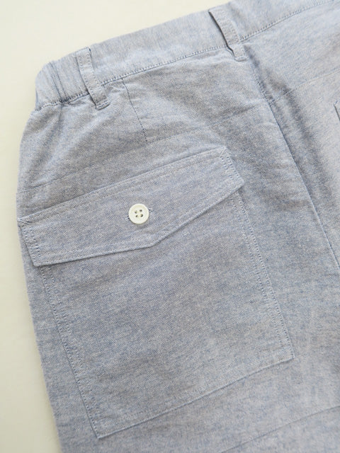 テーパードパンツ