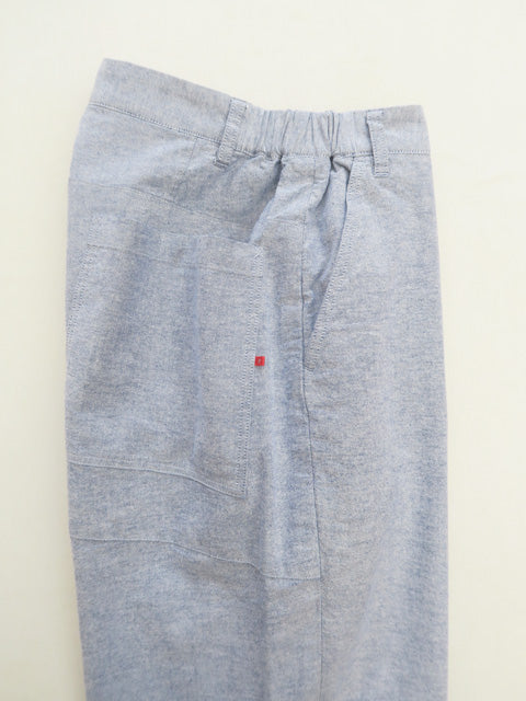 テーパードパンツ