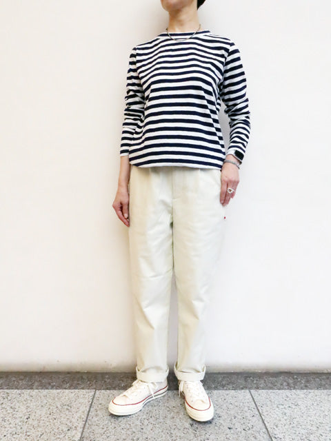 テーパードパンツ