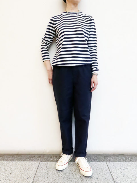 テーパードパンツ