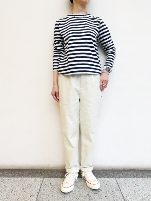 テーパードパンツ