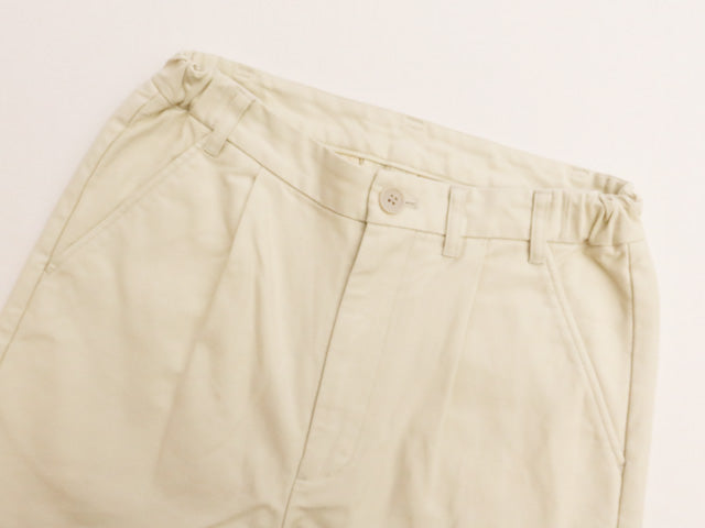 テーパードパンツ