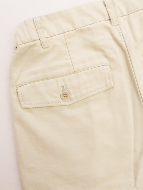 テーパードパンツ