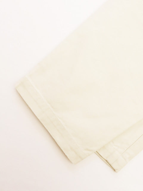 テーパードパンツ