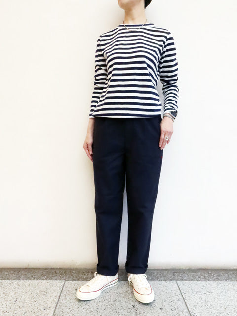 テーパードパンツ