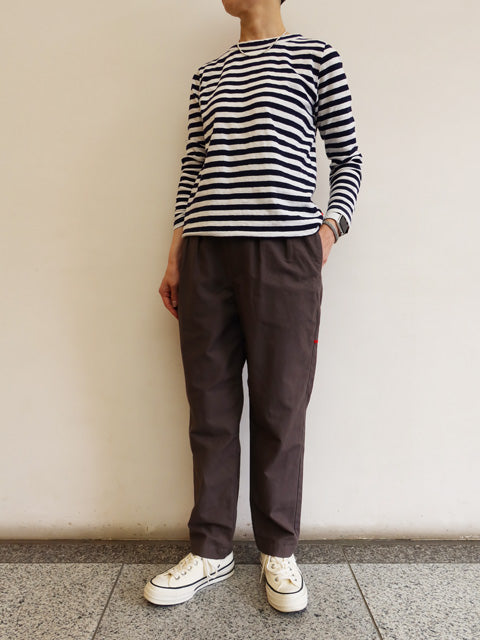 タックテーパードパンツ