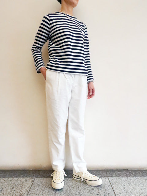 タックテーパードパンツ