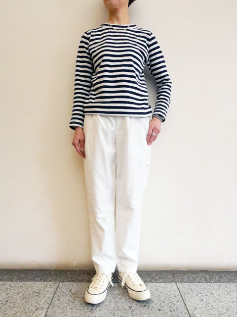 タックテーパードパンツ