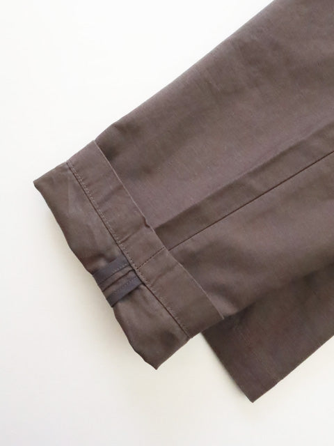 タックテーパードパンツ