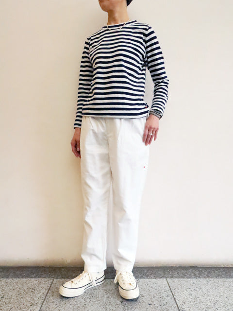 タックテーパードパンツ