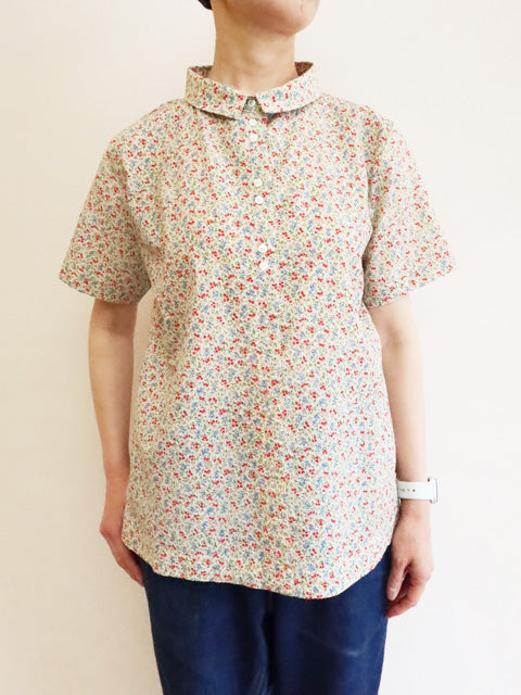 リバティプリントブラウス