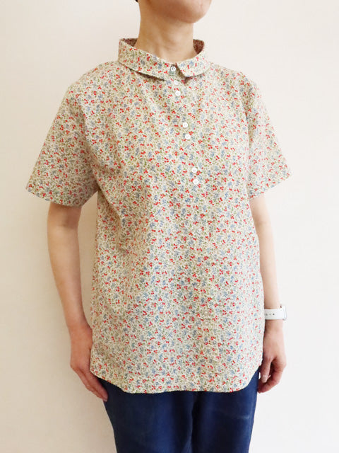 リバティプリントブラウス