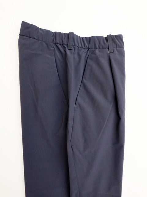 ONE TUCK TAPERED<br>LIGHT PANTS
