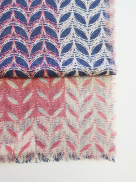 BANDANA<br>SMALL LEAVES PATTERN