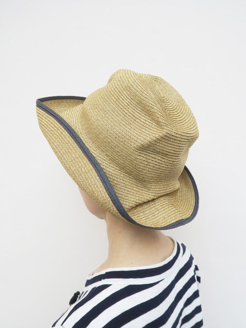 BOXED HAT<br>11cm brim switch color line edge　