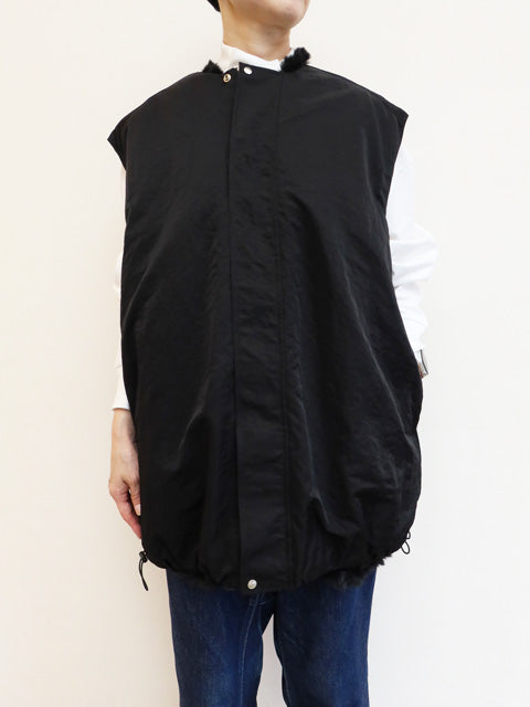 REVERSIBLE<br>SLEEVELESS JACKET