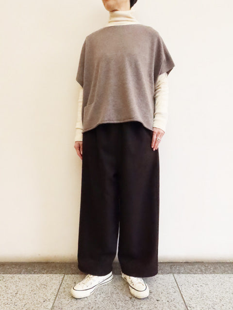 ポケット付きプルオーバー