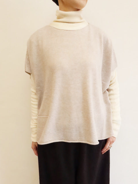 ポケット付きプルオーバー