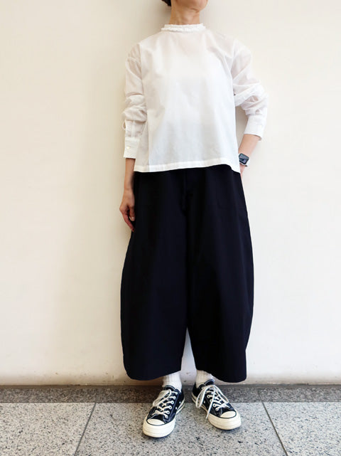 G. MODEL PANTS