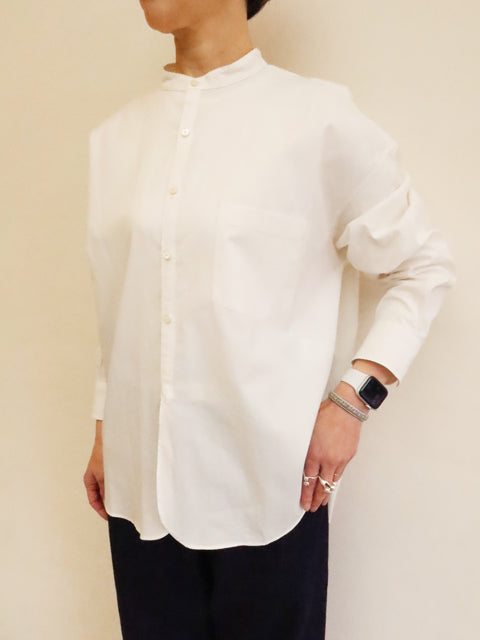 ノーカラーシャツ