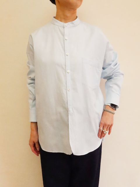 ノーカラーシャツ