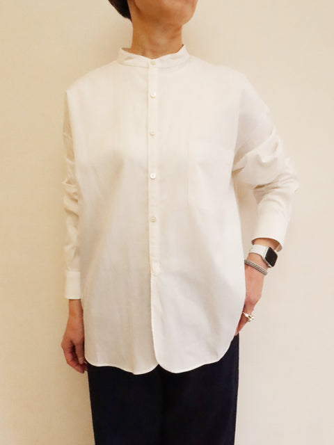 ノーカラーシャツ