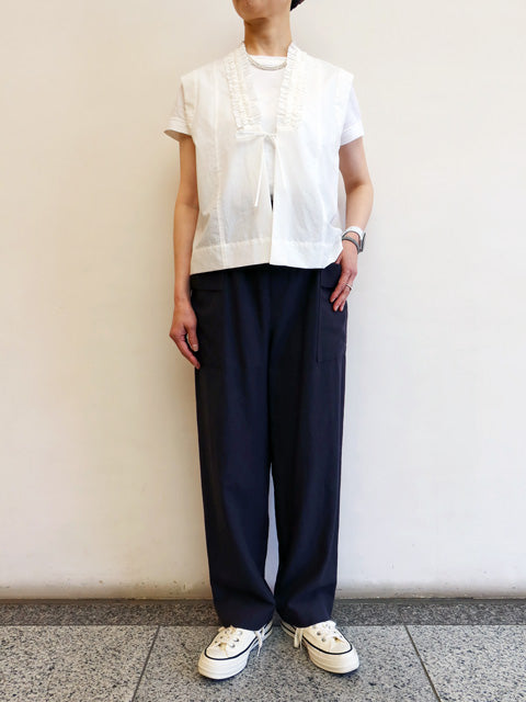 テーパードパンツ