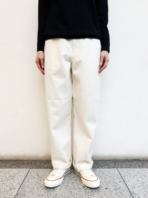 チノストレートパンツ