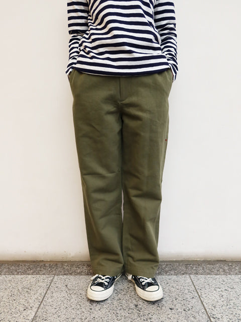 ストレートパンツ