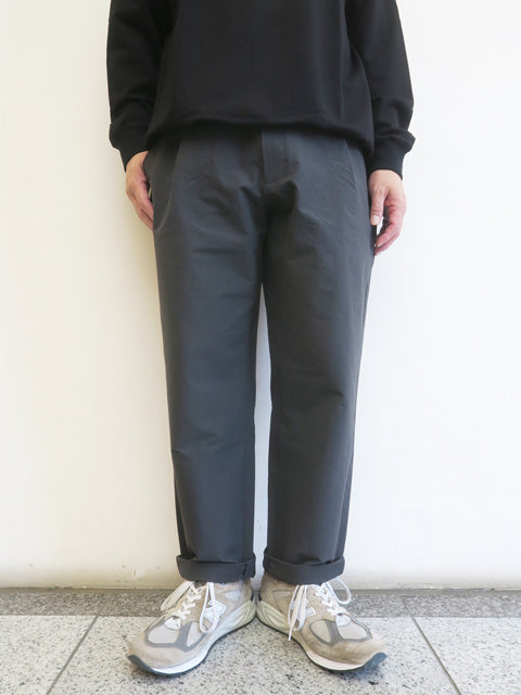 ONE TUCK TAPERED<br>ANKLE PANTS