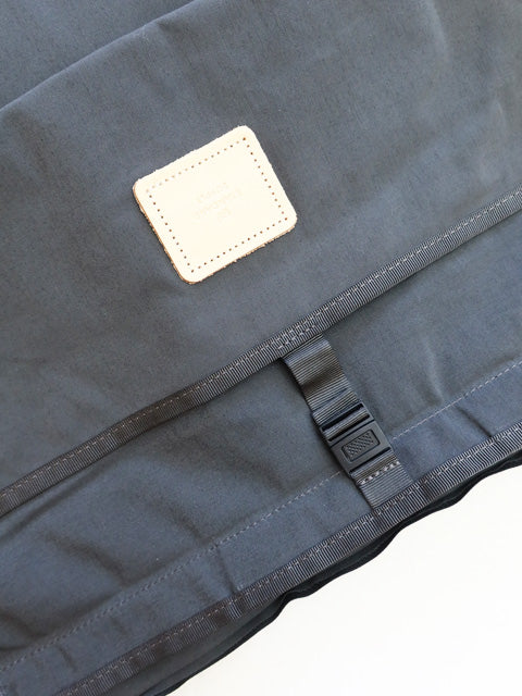 SIMPLICITY<br>FRONT POCKET SHOULDER