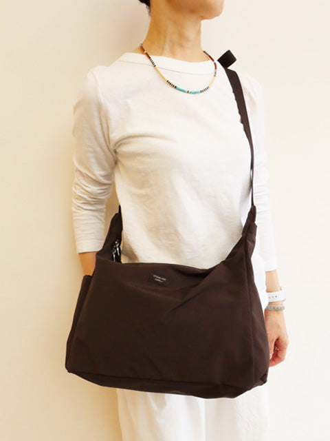 SIMPLICITY<br>TRIANGLE SHOULDER <br>DARK BROWN EDITION