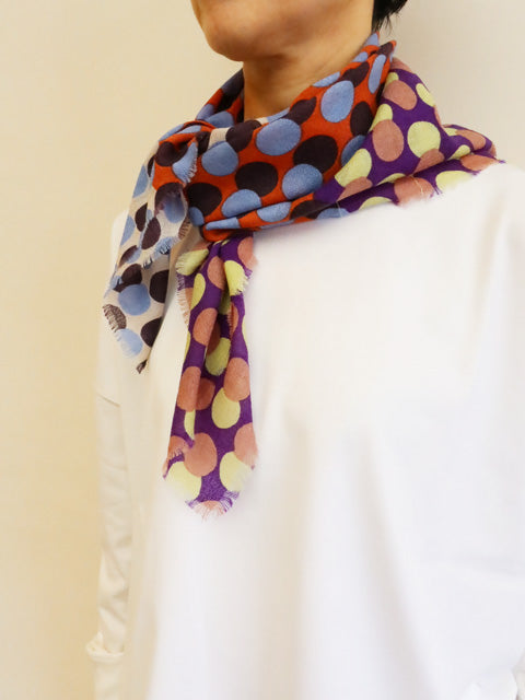 SCARF GRAPHIC CIRCLE