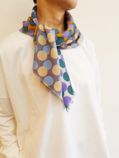 SCARF GRAPHIC CIRCLE