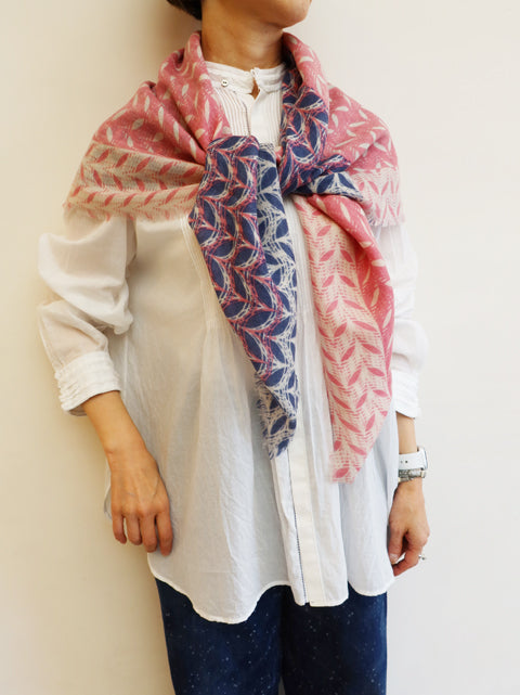 BANDANA<br>SMALL LEAVES PATTERN