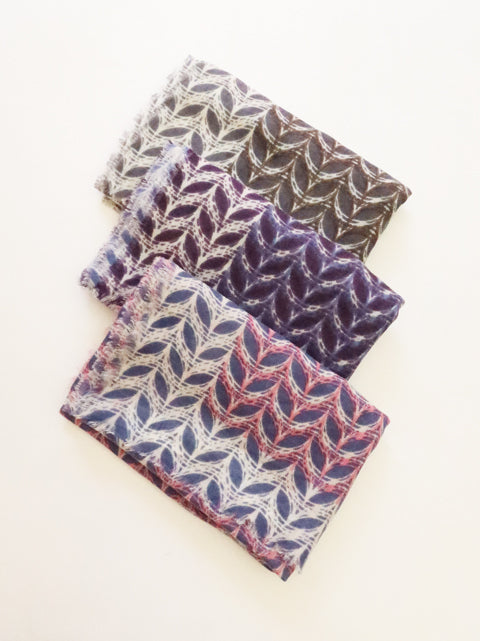 BANDANA<br>SMALL LEAVES PATTERN