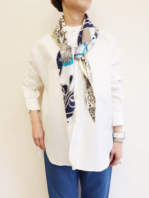 シルク ダイヤ型スカーフ<br>ピルエット