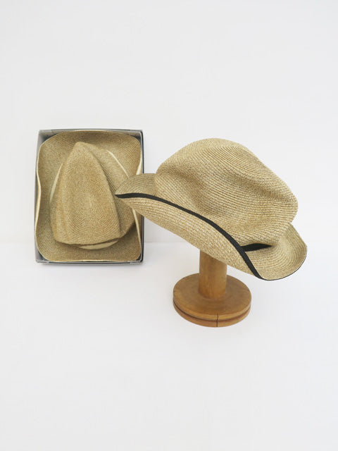 BOXED HAT<br>6.5cm brim