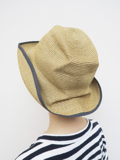 BOXED HAT<br>11cm brim switch color line edge　