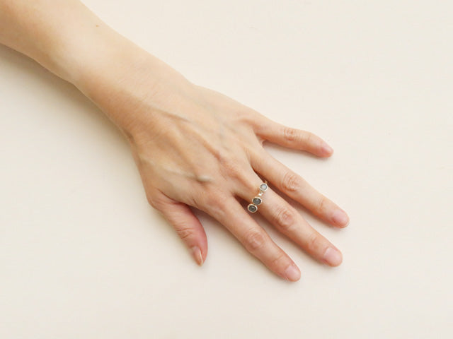 GREYMOONSTONE<br>PISTILLI SILVER RING