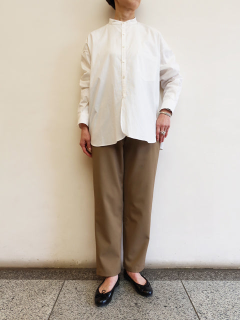 テーパードパンツ