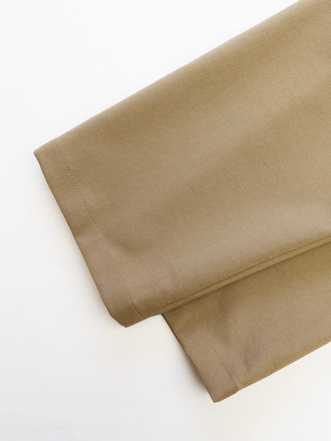 テーパードパンツ