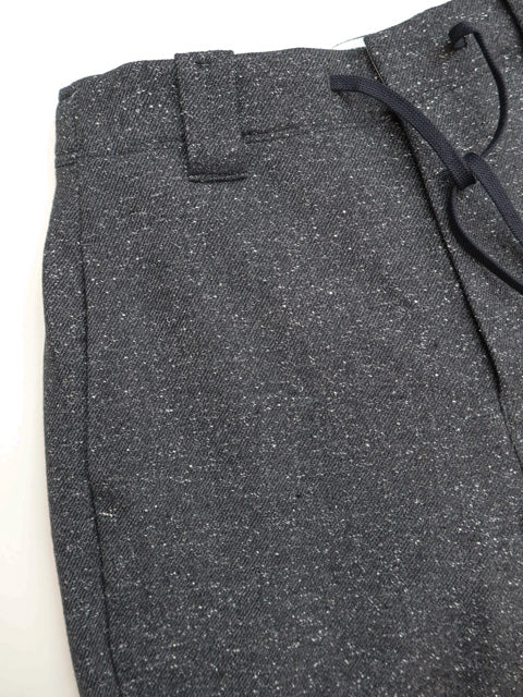 テーパードパンツ