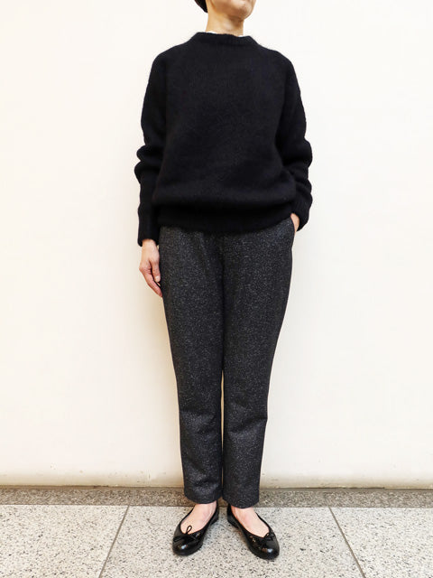 テーパードパンツ