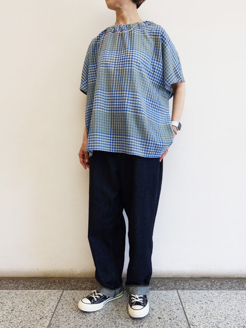 SLEEVELESS BLOUSE