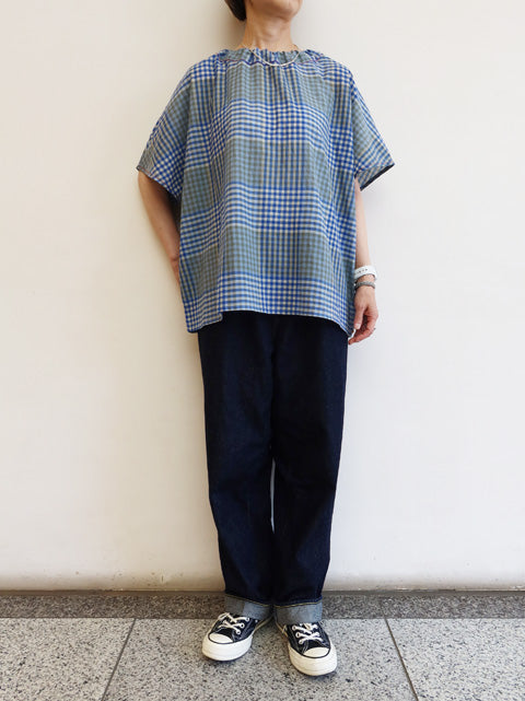 SLEEVELESS BLOUSE