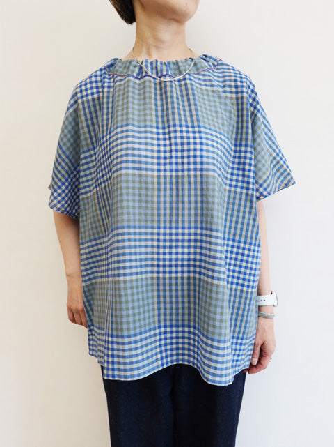 SLEEVELESS BLOUSE