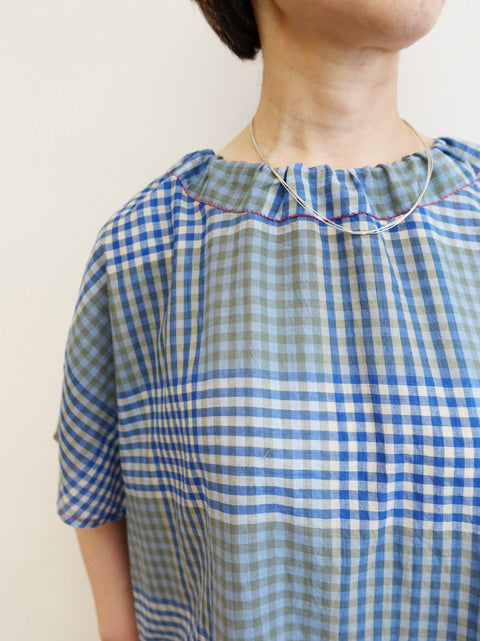 SLEEVELESS BLOUSE