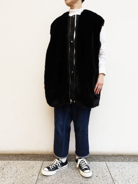REVERSIBLE<br>SLEEVELESS JACKET