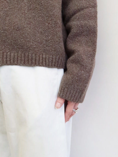 モックネック<br>ポケット付きプルオーバー